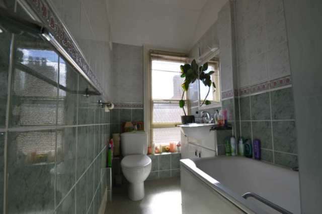  Image of 1 bedroom Flat to rent in Park Hill London W5 at Park Hill  London, W5 2JN
