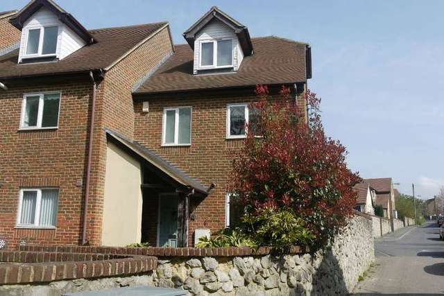  Image of 4 bedroom Detached house to rent in Ashford Road Weavering Maidstone ME14 at Weavering Street  Maidstone, ME14 4AA
