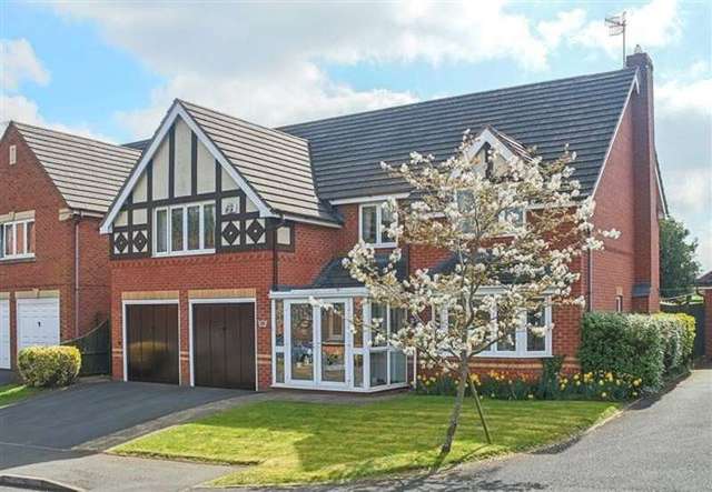  Image of 5 bedroom Detached house for sale in Pear Tree Way Wychbold Droitwich WR9 at Pear Tree Way Wychbold Droitwich, WR9 7JW