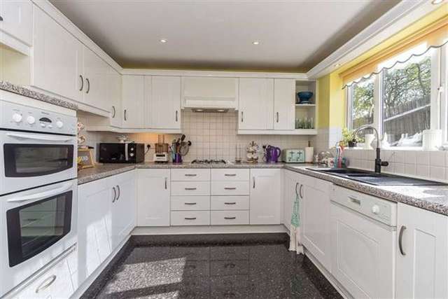  Image of 5 bedroom Detached house for sale in Pear Tree Way Wychbold Droitwich WR9 at Pear Tree Way Wychbold Droitwich, WR9 7JW
