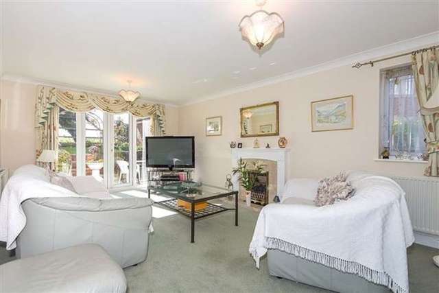  Image of 5 bedroom Detached house for sale in Pear Tree Way Wychbold Droitwich WR9 at Pear Tree Way Wychbold Droitwich, WR9 7JW