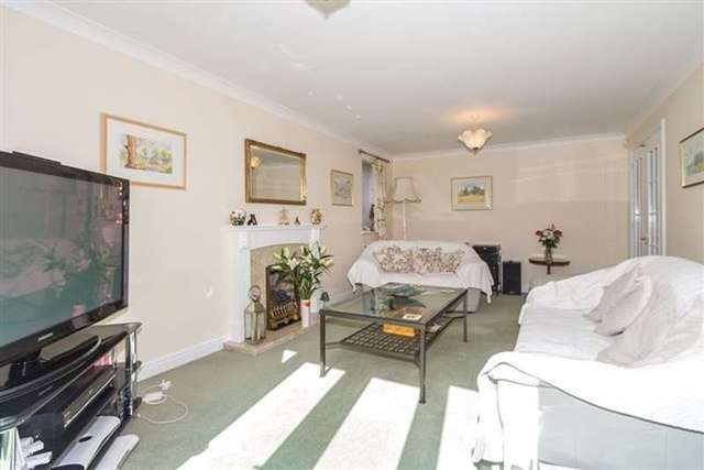  Image of 5 bedroom Detached house for sale in Pear Tree Way Wychbold Droitwich WR9 at Pear Tree Way Wychbold Droitwich, WR9 7JW