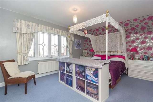  Image of 5 bedroom Detached house for sale in Pear Tree Way Wychbold Droitwich WR9 at Pear Tree Way Wychbold Droitwich, WR9 7JW