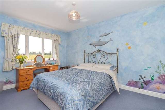  Image of 5 bedroom Detached house for sale in Pear Tree Way Wychbold Droitwich WR9 at Pear Tree Way Wychbold Droitwich, WR9 7JW