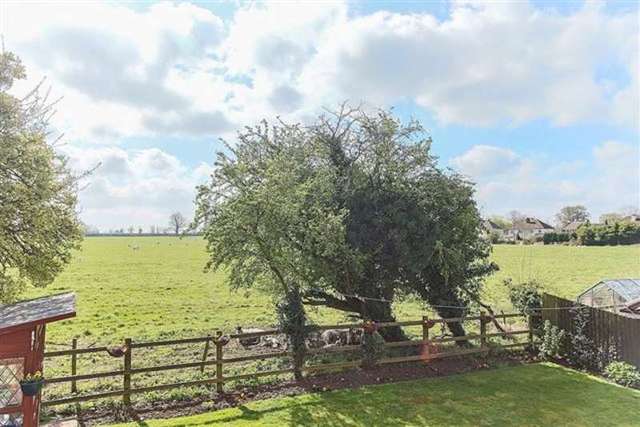  Image of 5 bedroom Detached house for sale in Pear Tree Way Wychbold Droitwich WR9 at Pear Tree Way Wychbold Droitwich, WR9 7JW