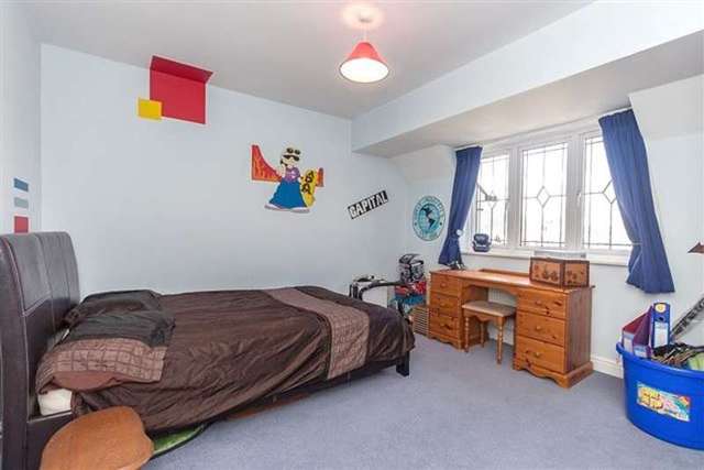  Image of 5 bedroom Detached house for sale in Pear Tree Way Wychbold Droitwich WR9 at Pear Tree Way Wychbold Droitwich, WR9 7JW