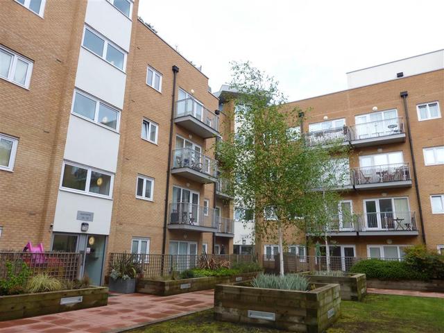  Image of 1 bedroom Flat to rent in Guinness Court Leafy Way Croydon CR0 at Peebles Court Whitestone Way Croydon, CR0 4WJ