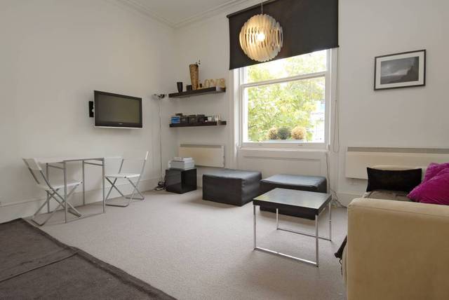  Image of 1 bedroom Flat to rent in Pembridge Gardens London W2 at Pembridge Gardens  London, W2 4DX