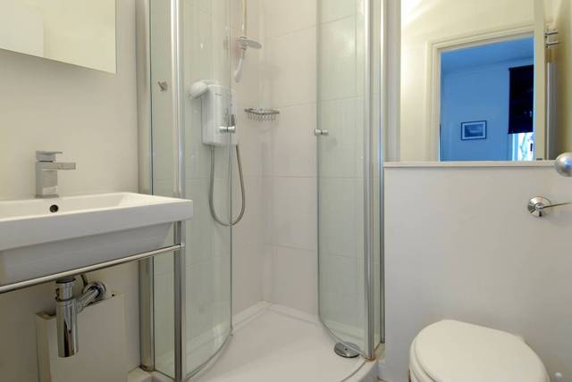  Image of 1 bedroom Flat to rent in Pembridge Gardens London W2 at Pembridge Gardens  London, W2 4DX
