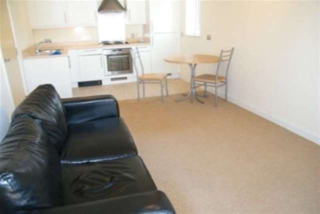  Image of 1 bedroom Flat to rent in Pentland Close Heath Cardiff CF14 at Cardiff, CF14 5BB