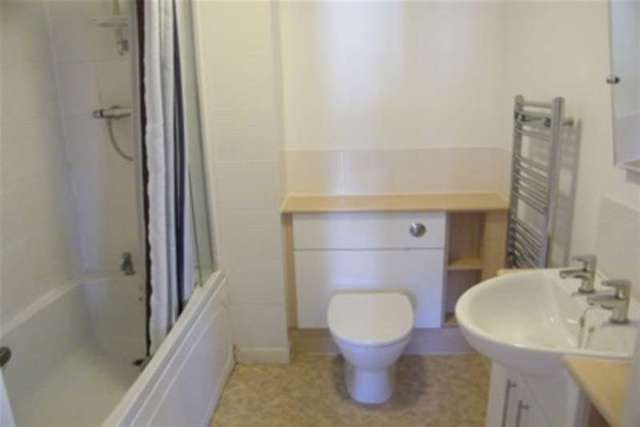  Image of 1 bedroom Flat to rent in Pentland Close Heath Cardiff CF14 at Cardiff, CF14 5BB
