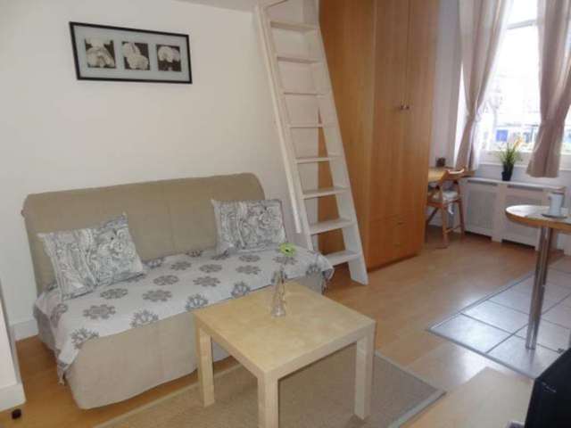  Image of Flat to rent in Penywern Road London SW5 at Penywern Road Earls Court London, SW5 9SX