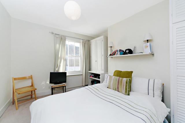  Image of 3 bedroom Property to rent in Petworth Street London SW11 at Petworth Street  London, SW11 4QR