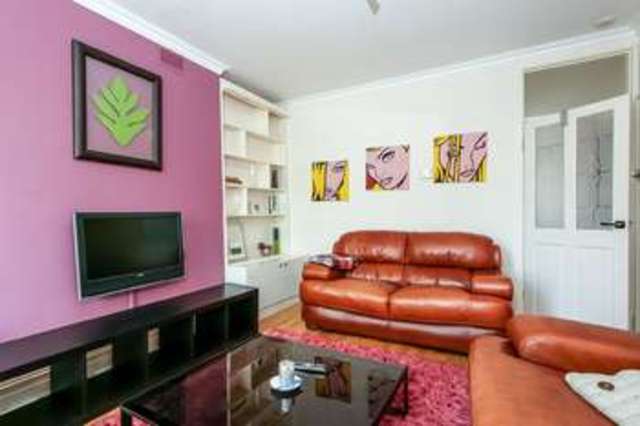  Image of 1 bedroom Flat to rent in Primrose Gardens London NW3 at Belsize Park London Camden, NW3 4UJ