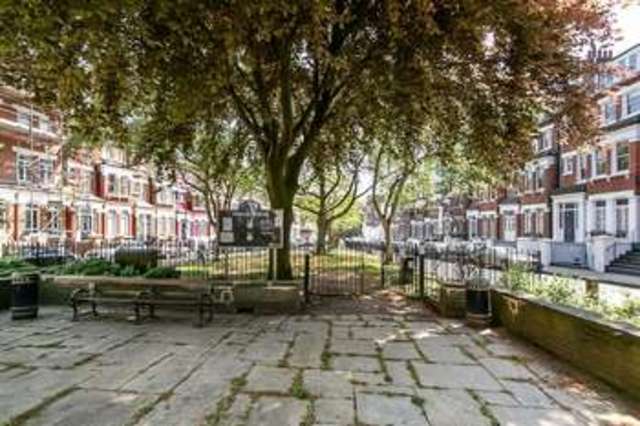  Image of 1 bedroom Flat to rent in Primrose Gardens London NW3 at Belsize Park London Camden, NW3 4UJ