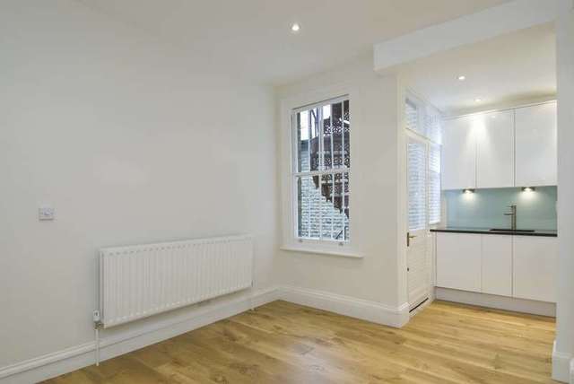  Image of 2 bedroom Flat to rent in Prince of Wales Drive London SW11 at Prince Of Wales Drive  London, SW11 4SB