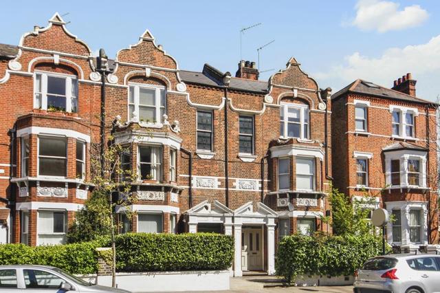  Image of 2 bedroom Flat to rent in Prince of Wales Drive London SW11 at Prince Of Wales Drive  London, SW11 4SB