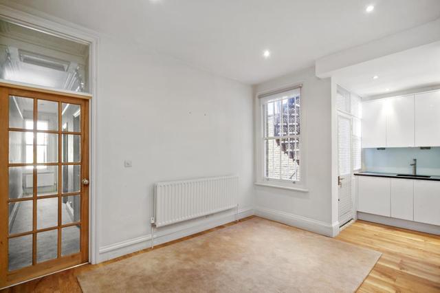  Image of 2 bedroom Flat to rent in Prince of Wales Drive London SW11 at Prince Of Wales Drive  London, SW11 4SB