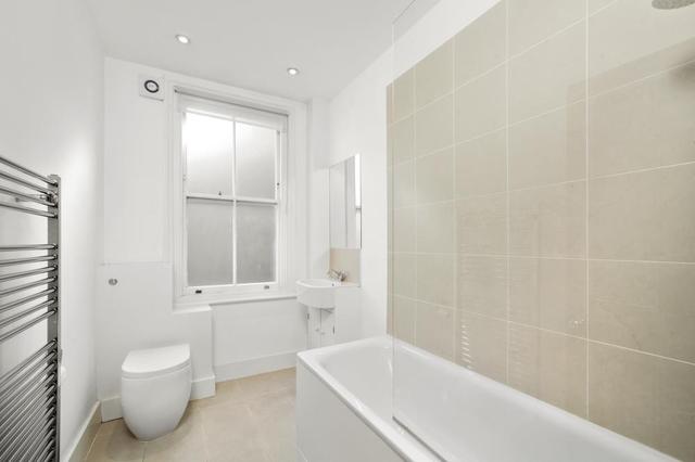  Image of 2 bedroom Flat to rent in Prince of Wales Drive London SW11 at Prince Of Wales Drive  London, SW11 4SB