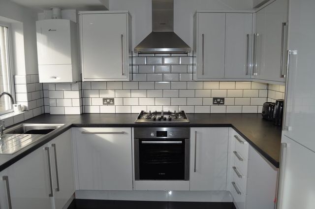  Image of 3 bedroom Terraced house to rent in Prince of Wales Road Sutton SM1 at Prince of Wales Road  Sutton, SM1 3PE