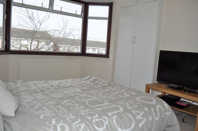  Image of 3 bedroom Terraced house to rent in Prince of Wales Road Sutton SM1 at Prince of Wales Road  Sutton, SM1 3PE
