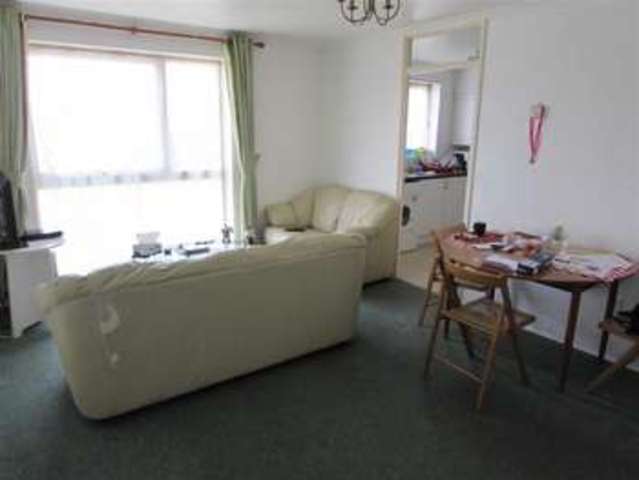  Image of 2 bedroom Property for sale in The Mall Dunstable LU5 at Princes Court Dunstable Dunstable, LU5 4HW