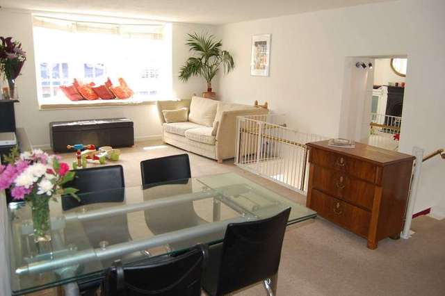  Image of 3 bedroom Apartment to rent in Princess Victoria Street Clifton Bristol BS8 at Clifton  Bristol, BS8 4BU