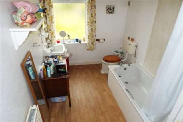  Image of 2 bedroom Terraced house to rent in Priory Road Gedling Nottingham NG4 at Nottingham, NG4 3JZ
