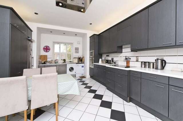  Image of 2 bedroom Detached house for sale in Queens Ride London SW13 at Queens Ride  London, SW13 0HX