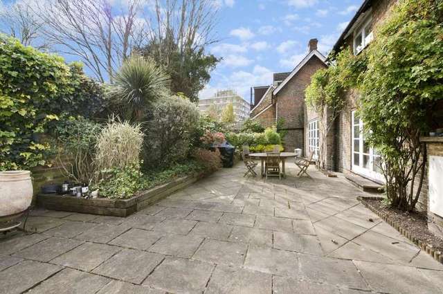  Image of 2 bedroom Detached house for sale in Queens Ride London SW13 at Queens Ride  London, SW13 0HX