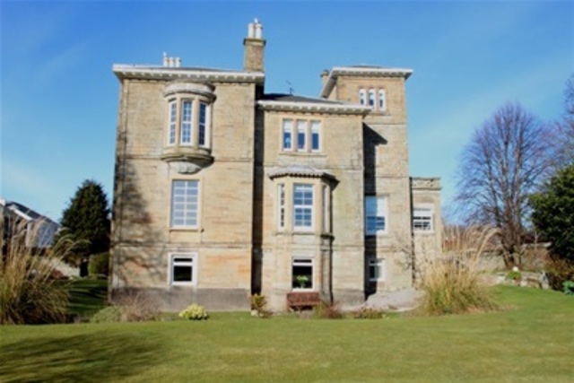  Image of 2 bedroom Flat to rent in Racecourse View Ayr KA7 at Ayr South Ayrshire South Ayrshire, KA7 2TS