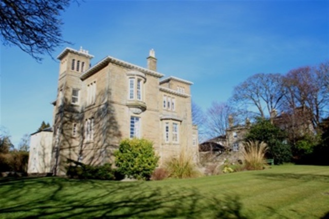  Image of 2 bedroom Flat to rent in Racecourse View Ayr KA7 at Ayr South Ayrshire South Ayrshire, KA7 2TS