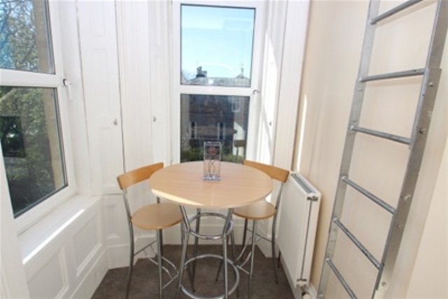  Image of 2 bedroom Flat to rent in Racecourse View Ayr KA7 at Ayr South Ayrshire South Ayrshire, KA7 2TS
