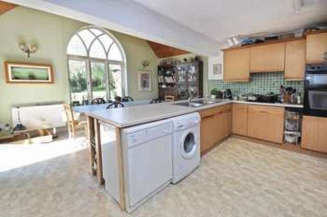  Image of 4 bedroom Detached house for sale in Radley Road Abingdon OX14 at Radley Road  Abingdon, OX14 3PR