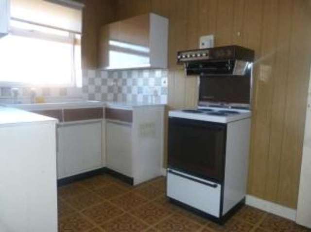  Image of 2 bedroom Flat for sale in Woodside Close Rainham RM13 at Rainham  Rainham, RM13 9PB