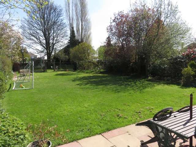  Image of 4 bedroom Detached house for sale in Ravenscroft Road Willenhall WV12 at Willenhall, WV12 4LW