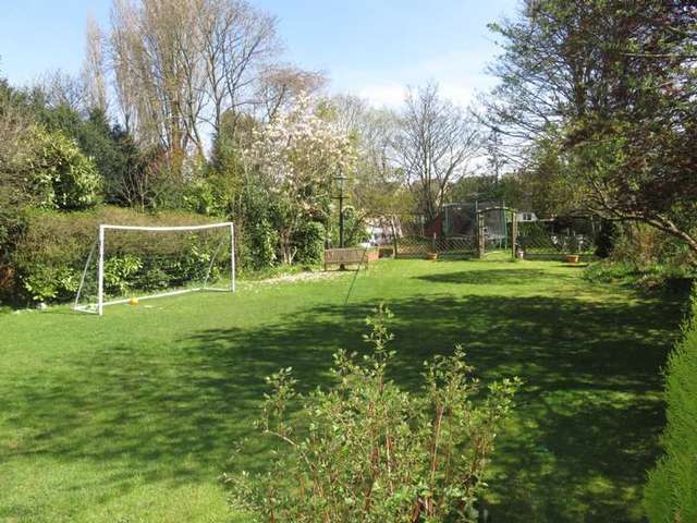  Image of 4 bedroom Detached house for sale in Ravenscroft Road Willenhall WV12 at Willenhall, WV12 4LW