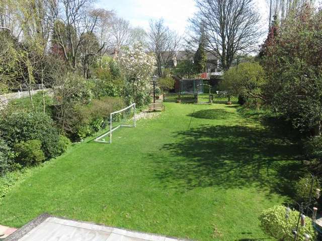  Image of 4 bedroom Detached house for sale in Ravenscroft Road Willenhall WV12 at Willenhall, WV12 4LW