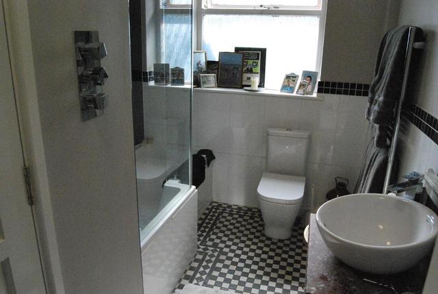  Image of 4 bedroom Detached house to rent in Reading Road Blackwater Camberley GU17 at Yateley, GU17 0DS