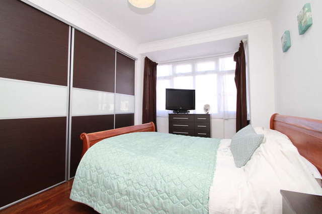  Image of 3 bedroom End of Terrace for sale in Red Lion Road Tolworth Surbiton KT6 at Surbiton Surrey, KT6 7QT