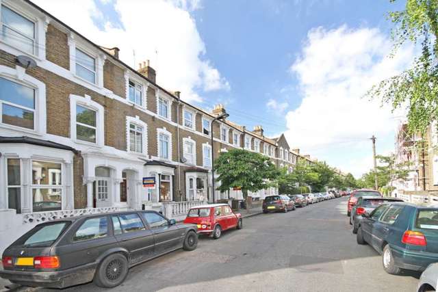 Image of 3 bedroom Apartment to rent in Reighton Road London E5 at Reighton Road Clapton London, E5 8SQ