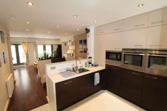  Image of 4 bedroom Town House to rent in River Street Manchester M1 at River Street  Manchester, M1 5BG