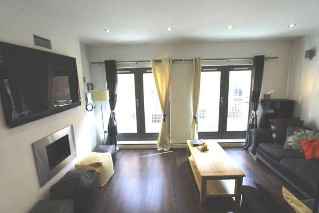  Image of 4 bedroom Town House to rent in River Street Manchester M1 at River Street  Manchester, M1 5BG