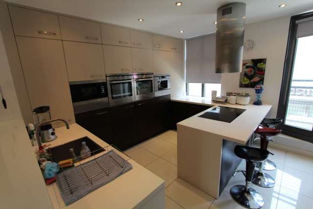  Image of 4 bedroom Town House to rent in River Street Manchester M1 at River Street  Manchester, M1 5BG