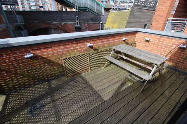  Image of 4 bedroom Town House to rent in River Street Manchester M1 at River Street  Manchester, M1 5BG