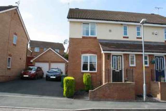 Image of 3 bedroom Semi-Detached house to rent in Robins Lane Redditch B97 at Redditch Worcestershire Redditch, B97 6GX
