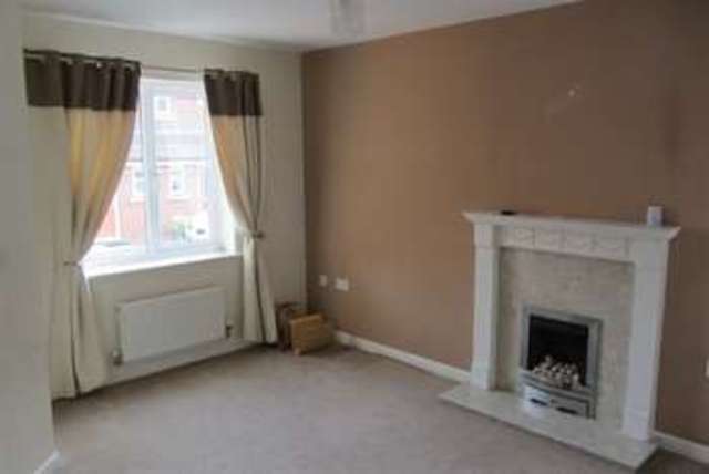  Image of 3 bedroom Semi-Detached house to rent in Robins Lane Redditch B97 at Redditch Worcestershire Redditch, B97 6GX