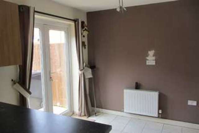  Image of 3 bedroom Semi-Detached house to rent in Robins Lane Redditch B97 at Redditch Worcestershire Redditch, B97 6GX