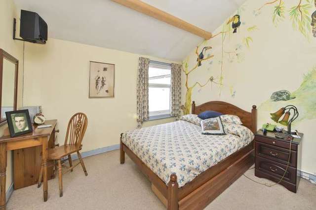  Image of 1 bedroom Flat for sale in Rocks Lane London SW13 at Rocks Lane  London, SW13 0DA