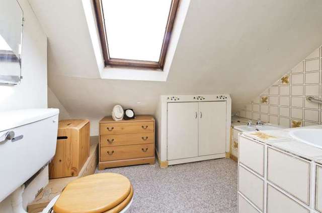  Image of 1 bedroom Flat for sale in Rocks Lane London SW13 at Rocks Lane  London, SW13 0DA
